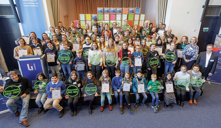 Vertreter:innen aller Klimaschulen Hamburgs